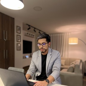 Retrato de Ricardo Cabascango, fundador de AUPRIA y consultor en automatización de procesos con inteligencia artificial